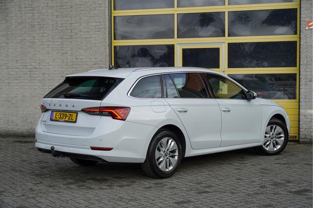 Skoda OCTAVIA Combi 1.0 TSI Business Edition BJ2021 Lmv 16" | Led V+A | Dynamische knipperlichten | Pdc | Trekhaak | Elek. achterklep | App-Connect | Navi | Sfeerverlichting | Climate control | Cruise control | Extra getint glas