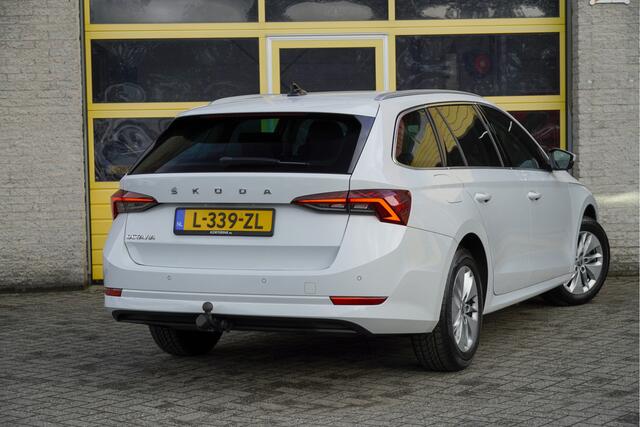 Skoda OCTAVIA Combi 1.0 TSI Business Edition BJ2021 Lmv 16" | Led V+A | Dynamische knipperlichten | Pdc | Trekhaak | Elek. achterklep | App-Connect | Navi | Sfeerverlichting | Climate control | Cruise control | Extra getint glas