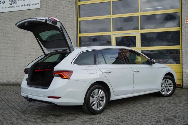 Skoda OCTAVIA Combi 1.0 TSI Business Edition BJ2021 Lmv 16" | Led V+A | Dynamische knipperlichten | Pdc | Trekhaak | Elek. achterklep | App-Connect | Navi | Sfeerverlichting | Climate control | Cruise control | Extra getint glas