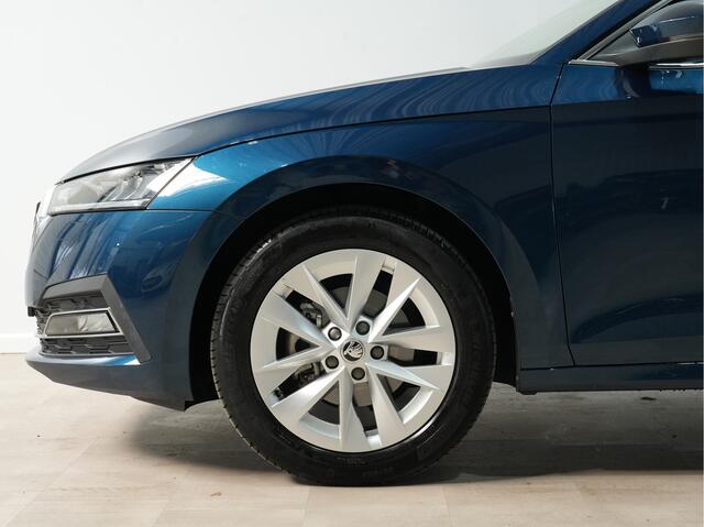 Skoda OCTAVIA Combi 1.0 e-TSI Business Edition Plus Navigatie Parkeersensoren Virtual Cockpit 155