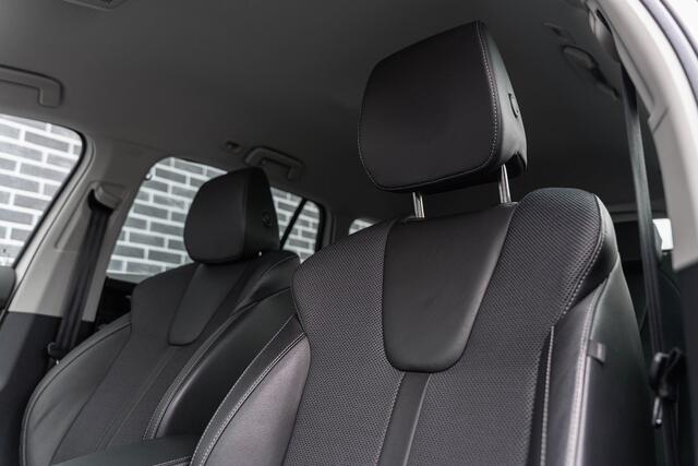 Skoda OCTAVIA Combi 1.4 TSI iV PHEV Business Edition | Plug-in Hybrid | Achteruitrijcamera | Parkeersensoren | Keyless Entry | Sunset Glas | Stoelverwarming voor en achter | Lichtmetalen Velgen 17 inch | Navigatie | Apple Carplay | Android Auto