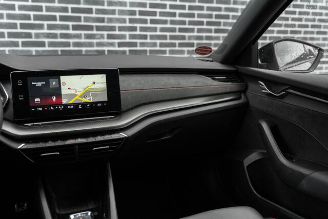 Skoda OCTAVIA Combi 1.4 TSI RS iV PHEV Business | Plug-in Hybrid | Achteruitrijcamera | Keyless Entry | Elektrische Achterklep | Elektrisch Verstelbare Voorstoelen | Leder Suedia Bekleding | Stoelmassage | Matrix LED Koplampen | Head-up Display | Cruise Control Adaptief | Dodehoekdetectie | Navigatie | Apple Carplay | Android Auto