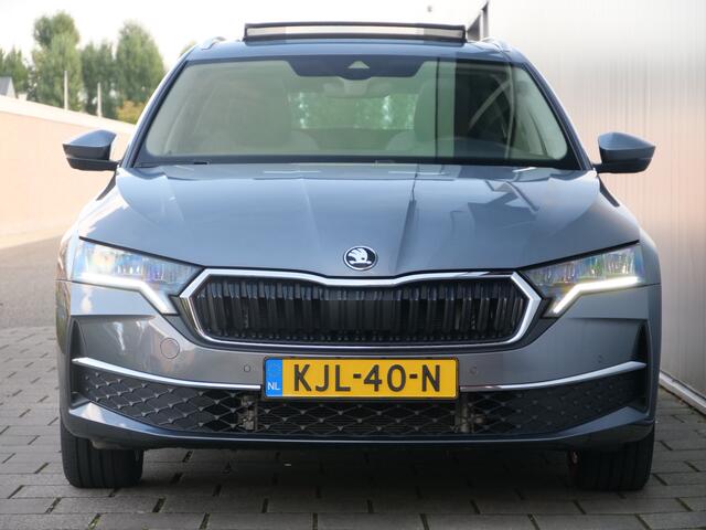 Skoda OCTAVIA Combi 1.5 TSI MHEV Business Edition Plus 150 Pk Automaat Navi / DAB / Apple Carplay / Camera / Stoelverwarming / Pano-dak