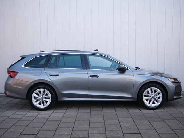 Skoda OCTAVIA Combi 1.5 TSI MHEV Business Edition Plus 150 Pk Automaat Navi / DAB / Apple Carplay / Camera / Stoelverwarming / Pano-dak