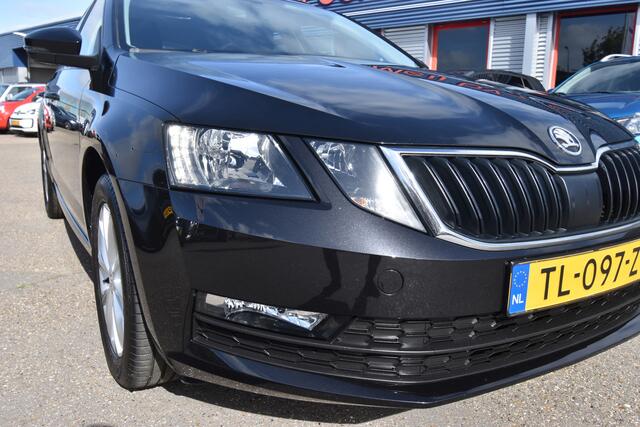 Skoda OCTAVIA Combi 1.0 TSI Greentech Ambition Business , TREKHAAK , CLIMATR , CR CONTR , NAVI , BL TOOTH , LMV16 ,