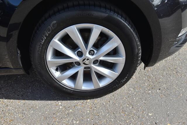 Skoda OCTAVIA Combi 1.0 TSI Greentech Ambition Business , TREKHAAK , CLIMATR , CR CONTR , NAVI , BL TOOTH , LMV16 ,