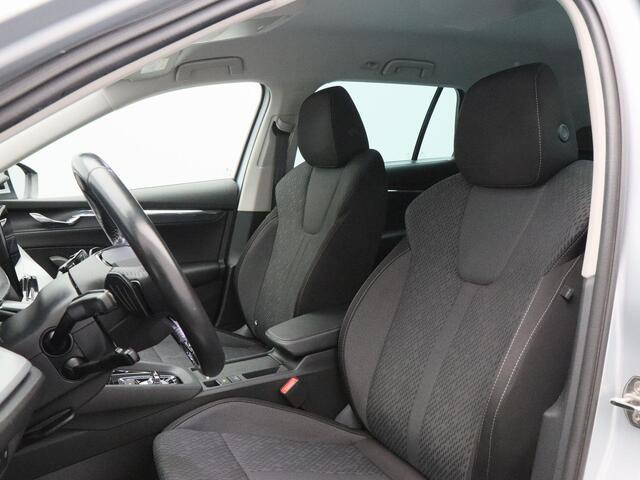 Skoda OCTAVIA Combi 1.4 TSi iV 204 Pk PHEV Business Edition | Stoel/Stuurverwarming | Trekhaak | Navigatie | 18 Inch | 92.394 Km !! – foto 6