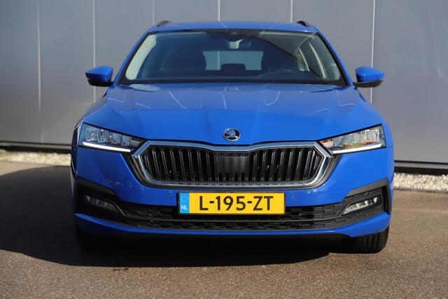 Skoda OCTAVIA Combi 1.0 e-TSI Business Edition 110PK Automaat Navigatie Carplay Stoelverwarming Climate Cruise Elektrische Achterklep – foto 2