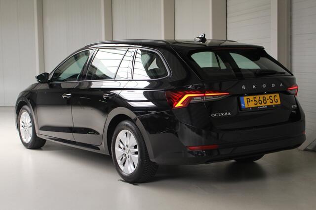 Skoda OCTAVIA Combi 1.0 e-TSI Business Edition Navigatie | Parkeersensoren achter | Led verlichting | El. achterklep