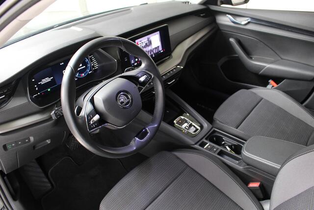 Skoda OCTAVIA Combi 1.0 e-TSI Business Edition Navigatie | Parkeersensoren achter | Led verlichting | El. achterklep