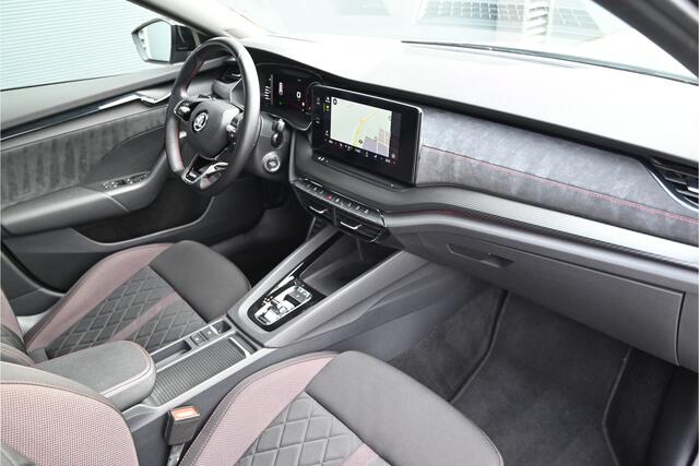 Skoda OCTAVIA Combi 2.0 TSI iV RS 245 PK / PANO / HEAD UP / CAMERA / LED MATRIX / SFEERVERLICHTING / NARDO