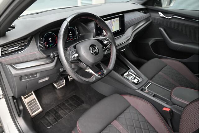 Skoda OCTAVIA Combi 2.0 TSI iV RS 245 PK / PANO / HEAD UP / CAMERA / LED MATRIX / SFEERVERLICHTING / NARDO