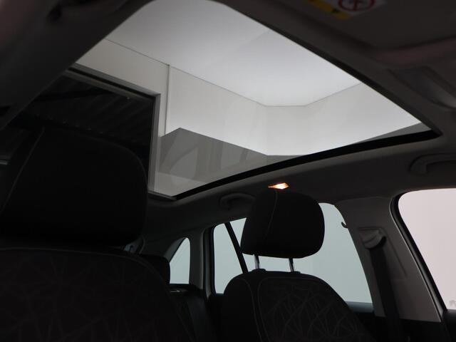 Skoda RAPID Spaceback 1.0 TSI DSG AUT CLEVER WIT PARELMOER + PANORAMADAK | STOELVERWARMING | DAB | NAVIGATIE