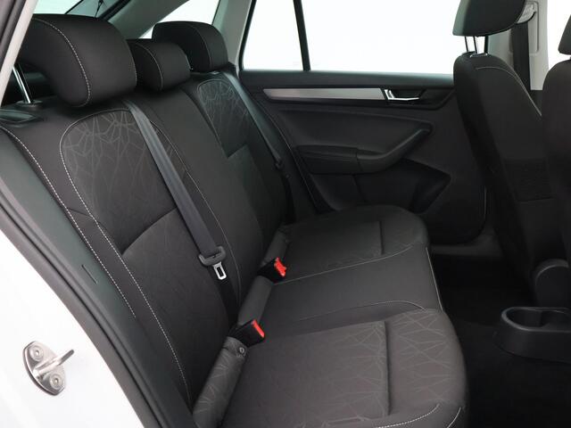 Skoda RAPID Spaceback 1.0 TSI DSG AUT CLEVER WIT PARELMOER + PANORAMADAK | STOELVERWARMING | DAB | NAVIGATIE