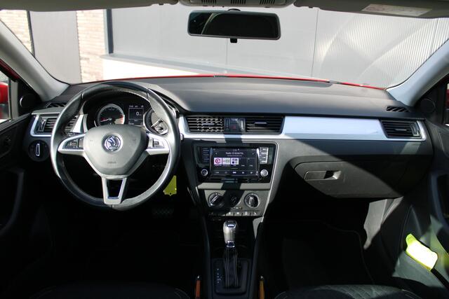 Skoda RAPID Spaceback 1.2 TSI Greentech Edition 90pk - Navi - Pano - Trekhaak - PDC - Stoelverwarming - Rijklaar