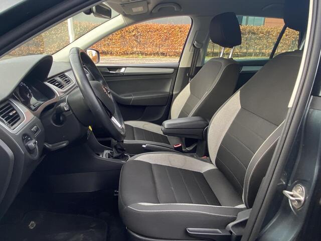 Skoda RAPID Spaceback 1.0 TSI Greentech Clever met o.a. stoelverwarming, clima, cruise, navi, elektr. rmn, etc.