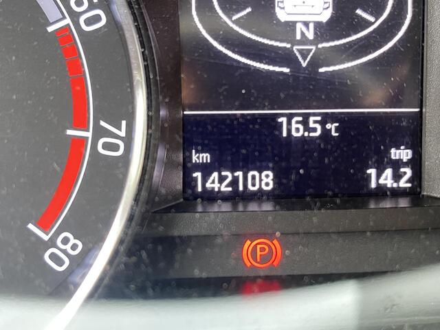 Skoda RAPID Spaceback 1.0 TSI Greentech Clever met o.a. stoelverwarming, clima, cruise, navi, elektr. rmn, etc.