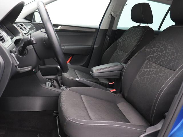 Skoda RAPID Spaceback 1.0 TSI Greentech Clever 95PK Stoelverwarming, Clima, Navi, PDC achter, DAB+, Getinte ramen, 16" LM Velgen