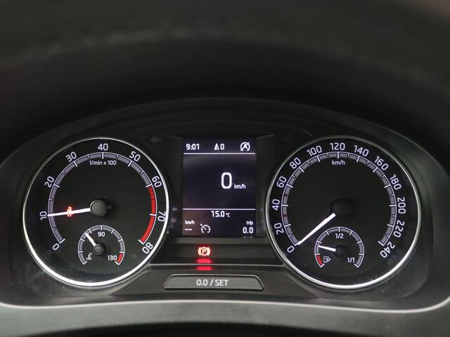 Skoda RAPID Spaceback 1.0 TSI Greentech Clever 95PK Stoelverwarming, Clima, Navi, PDC achter, DAB+, Getinte ramen, 16" LM Velgen