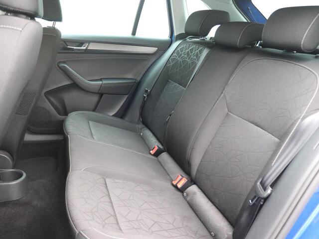 Skoda RAPID Spaceback 1.0 TSI Greentech Clever 95PK Stoelverwarming, Clima, Navi, PDC achter, DAB+, Getinte ramen, 16" LM Velgen