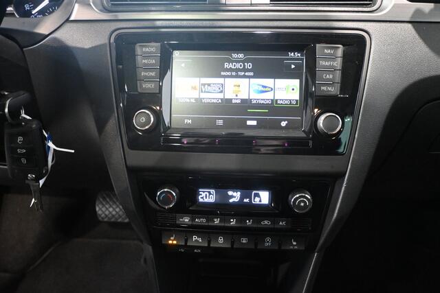 Skoda RAPID Spaceback 1.2 TSI Greentech JOY Automaat Navigatie Panoramadak Rijklaarprijs Inruil Mogelijk!