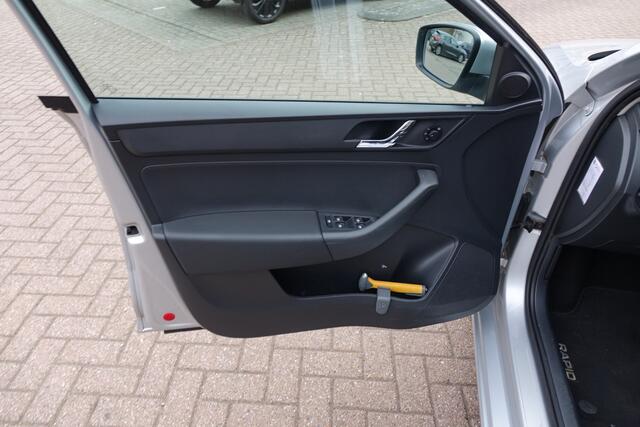 Skoda RAPID Spaceback 1.2 TSI Greentech JOY, Automaat, navigatie, panoramadak, cruisecontrole waanzinnig mooie auto!