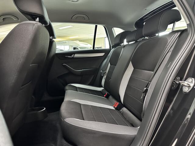 Skoda RAPID Spaceback 1.0 TSI Greentech Clever/ Extra getint glas/ 16'' LMV/ Apple + Android/ Stoelverw./ Navi/ Clima/ Cruise/ Elek. pakket/ Isofix/ Bluetooth/ Armsteun/ Multi. LEDER. Stuur/ PDC/ Chroom/ Dagrijverl.
