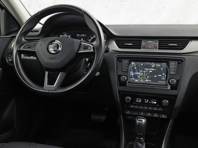Skoda RAPID Spaceback 1.0 TSI Sport Automaat (PANORAMADAK, NAVIGATIE, CLIMATE, STOELVERWARMING, SPORTSTOELEN, GETINT GLAS, CRUISE, PARKEERSENSOREN, NIEUWSTAAT)