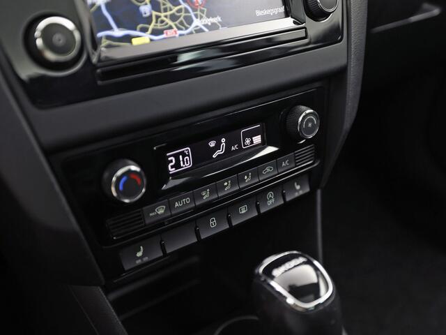 Skoda RAPID Spaceback 1.0 TSI Sport Automaat (PANORAMADAK, NAVIGATIE, CLIMATE, STOELVERWARMING, SPORTSTOELEN, GETINT GLAS, CRUISE, PARKEERSENSOREN, NIEUWSTAAT)