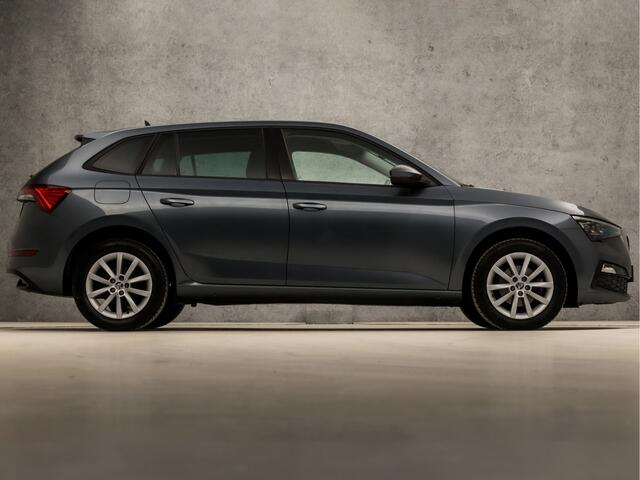 Skoda SCALA 1.0 TSI Sport Deluxe (VIRTUAL COCKPIT, APPLE CARPLAY, GROOT NAVI, CLIMATE, STOELVERWARMING, SPORTSTOELEN, CAMERA, LED KOPLAMPEN, GETINT GLAS, PARKEERSENSOREN, NIEUWSTAAT)