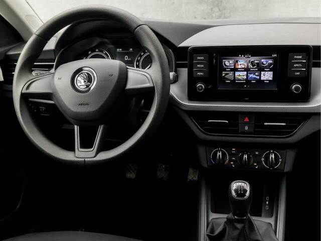 Skoda SCALA 1.0 TSI Active Sport (APPLE CARPLAY, AIRCO, STOELVERWARMING, ELEK PAKKET, ARMSTEUN, SPORTSTOELEN, LM VELGEN, PARKEERSENSOREN, NIEUWE APK, NIEUWSTAAT)