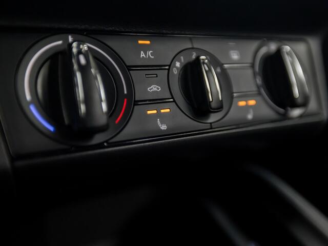 Skoda SCALA 1.0 TSI Active Sport (APPLE CARPLAY, AIRCO, STOELVERWARMING, ELEK PAKKET, ARMSTEUN, SPORTSTOELEN, LM VELGEN, PARKEERSENSOREN, NIEUWE APK, NIEUWSTAAT)