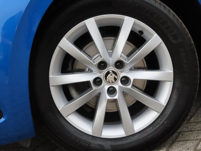 Skoda SCALA 1.5 TSI Style DSG | panoramisch dak | stoelverwarming | automatische airco | parkeersensoren voor en achter