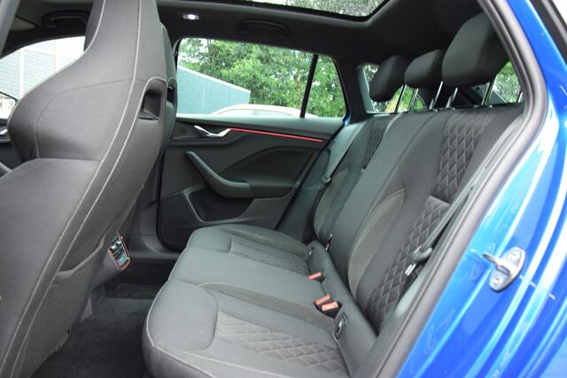 Skoda SCALA 1.0 TSI 116PK Sport Business DSG Automaat | Org. NL | BOVAG Garantie | Panoramadak | Virtual Cockpit | PDC Achter | Full LED | Sportstoelen | Flippers | Navi | Carplay |