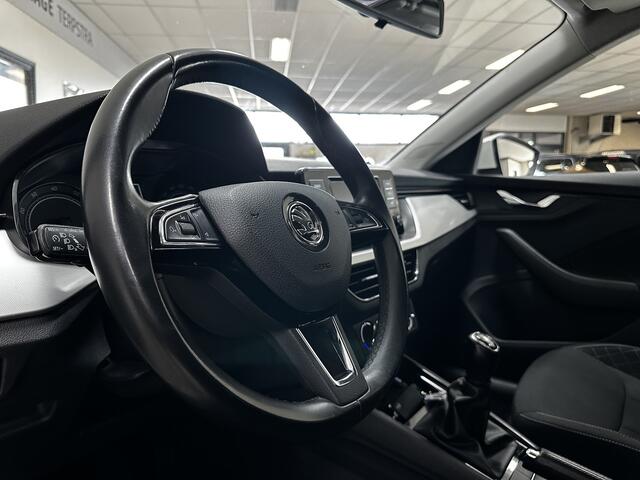 Skoda SCALA 1.0 TSI Ambition/ Elek.Trekhaak/ Apple+Android Carplay/ Airco/ Cruise/ 16''LMV/ Elek.Pakket/ Getinte Ramen/ 6-Versnell./ Bluetooth