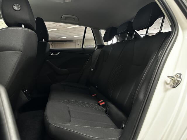 Skoda SCALA 1.0 TSI Ambition/ Elek.Trekhaak/ Apple+Android Carplay/ Airco/ Cruise/ 16''LMV/ Elek.Pakket/ Getinte Ramen/ 6-Versnell./ Bluetooth