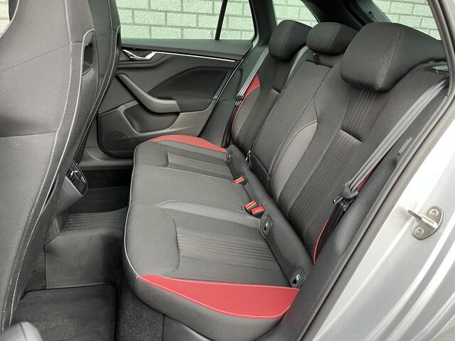 Skoda SCALA 1.0 TSI Business Edition | Panoramadak | Achteruitrijcamera | Stoel + stuurverwarming | El. achterklep |