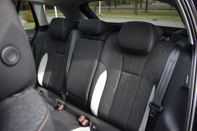 Skoda SCALA 1.0 TSI Business Edition Automaat / Panoramadak / Parkeerhulp / Virtual Cockpit / LED/ Climate Control