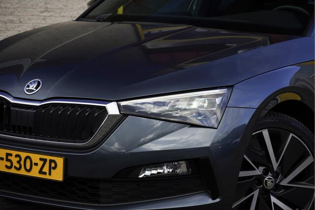 Skoda SCALA 1.5 TSI 150PK! Automaat 5drs Sport Business BJ2020 Lmv 18" | Led V+A | Pdc | Panoramadak | Elek. trekhaak | App-Connect | Climate control | Cruise control | RS-Sportstoelen | RS-Sport stuurwiel | Verwarmde voorstoelen | Zwarte hemel | Extra getint glas