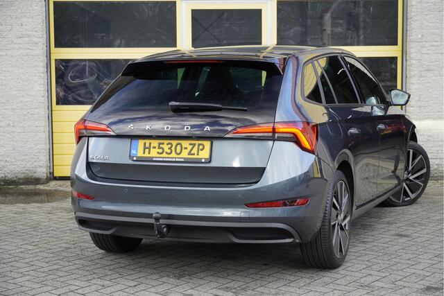 Skoda SCALA 1.5 TSI 150PK! Automaat 5drs Sport Business BJ2020 Lmv 18" | Led V+A | Pdc | Panoramadak | Elek. trekhaak | App-Connect | Climate control | Cruise control | RS-Sportstoelen | RS-Sport stuurwiel | Verwarmde voorstoelen | Zwarte hemel | Extra getint glas