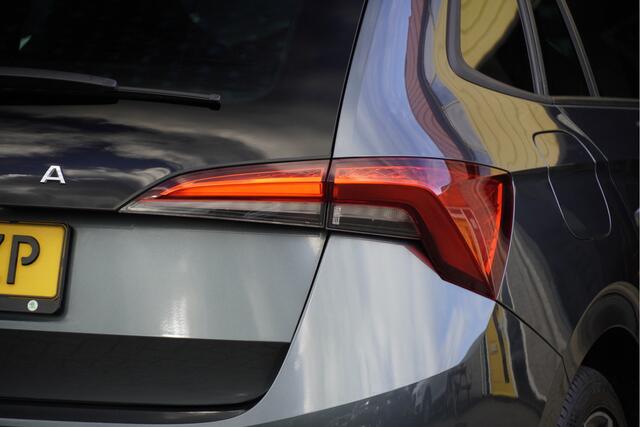 Skoda SCALA 1.5 TSI 150PK! Automaat 5drs Sport Business BJ2020 Lmv 18" | Led V+A | Pdc | Panoramadak | Elek. trekhaak | App-Connect | Climate control | Cruise control | RS-Sportstoelen | RS-Sport stuurwiel | Verwarmde voorstoelen | Zwarte hemel | Extra getint glas