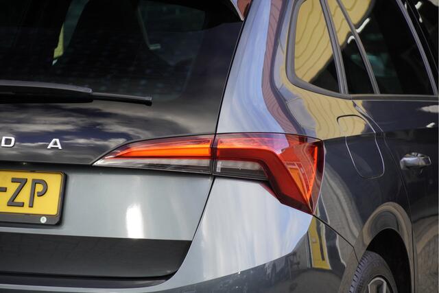 Skoda SCALA 1.5 TSI 150PK! Automaat 5drs Sport Business BJ2020 Lmv 18" | Led V+A | Pdc | Panoramadak | Elek. trekhaak | App-Connect | Climate control | Cruise control | RS-Sportstoelen | RS-Sport stuurwiel | Verwarmde voorstoelen | Zwarte hemel | Extra getint glas