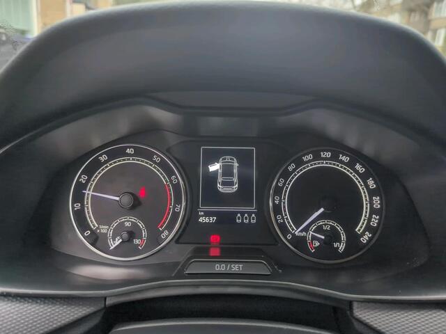 Skoda SCALA 1.0 TSI 110pk Online Edition / Smartlink+ / Parkeersensoren Achter / 16" LMV