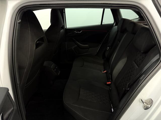 Skoda SCALA 1.5 TSI Sport Business Apple carplay, Parkeersensoren, Stoelverwarming, Rijstrook correctie, Cruise control, Keyless start