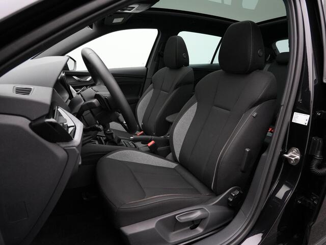 Skoda SCALA 1.0 TSI 115 pk DSG Tour | Panoramadak | Trekhaak | Matrix LED | Stuur-/stoelverwarming | Achteruitrijcamera