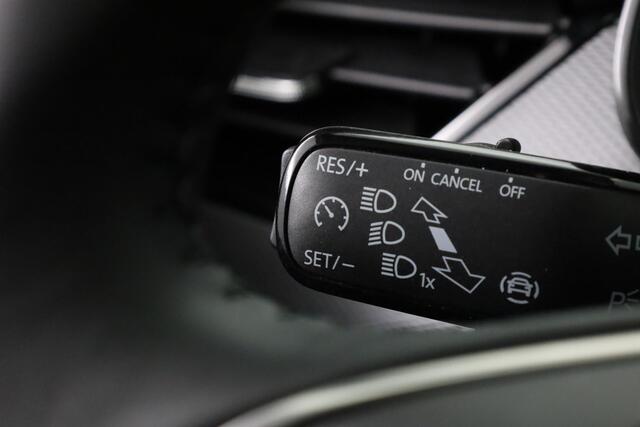 Skoda SCALA Essence 1.0 TSI 70 kW / 95 pk | Apple Carplay | Parkeersensoren | Technology Pack | Cruise Control