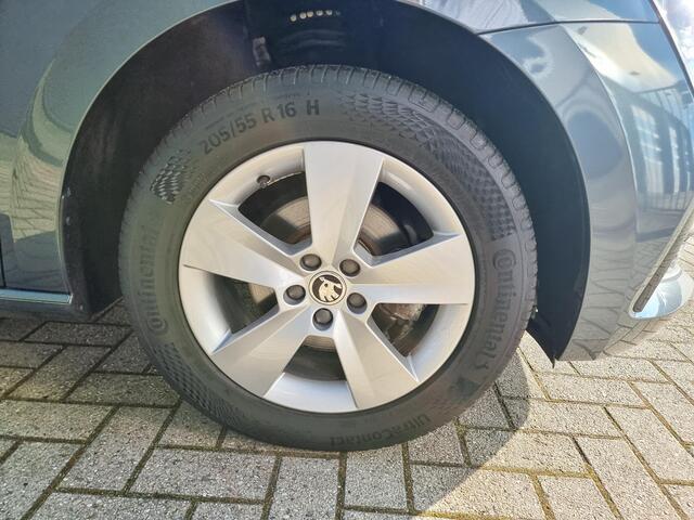 Skoda SCALA 1.0 TSI Ambition | Apple CarPlay / Android Auto navigatie | Climate Control | Licht metalen velgen |