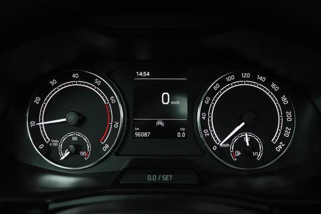 Skoda SCALA 1.0 TSI 115pk Sport Business | Panoramadak | 18"Lichtmetaal | AppleCarplay AndroidAuto Navigatie | Parkeersensor |