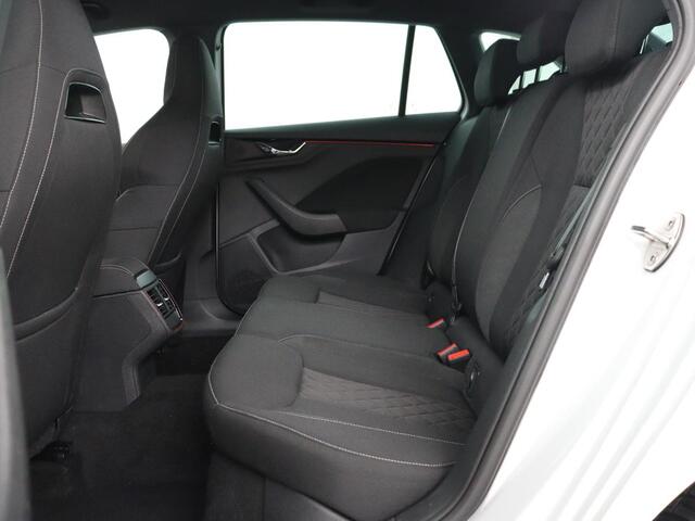 Skoda SCALA 1.0 TSI Sport | Automaat | Trekhaak | Carplay | 17'' | Sportstoelen | Full LED | Parkeerhulp | Climate control | Cruise control | Bluetooth