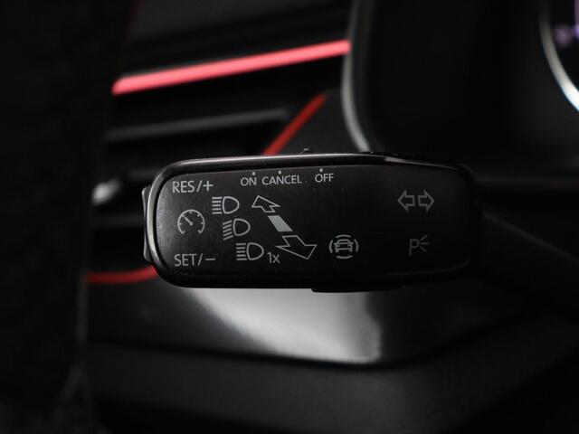 Skoda SCALA 1.0 TSI Sport | Automaat | Trekhaak | Carplay | 17'' | Sportstoelen | Full LED | Parkeerhulp | Climate control | Cruise control | Bluetooth